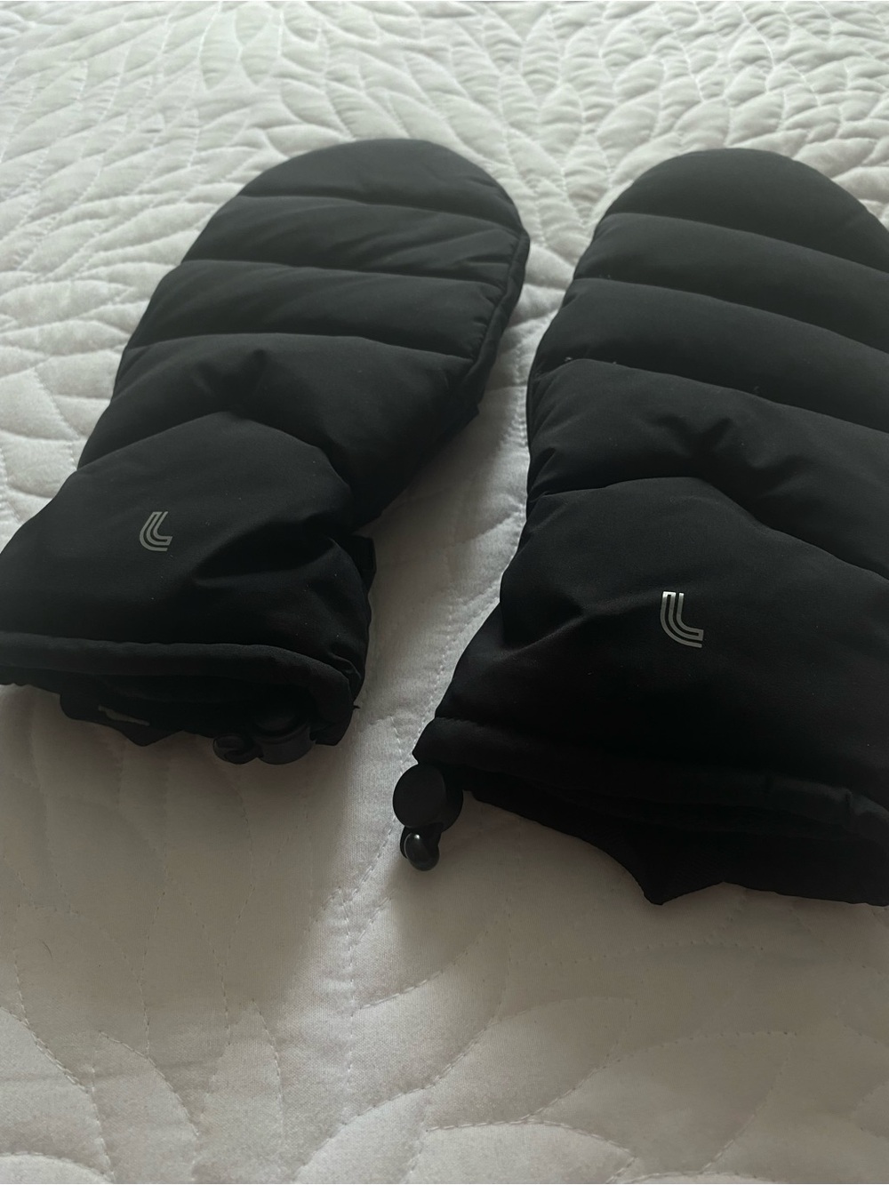 löle Black Down-Filled Winter Puffer Mittens | Size S/M | Warm & Cozy - Picture 3 of 7